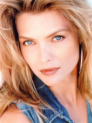 Michelle Pfeiffer 01 (300x400 Inline JPG)