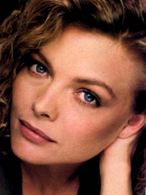 Michelle Pfeiffer 02 (300x400 Inline JPG)
